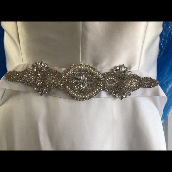 White dress - Picture 4 of 8